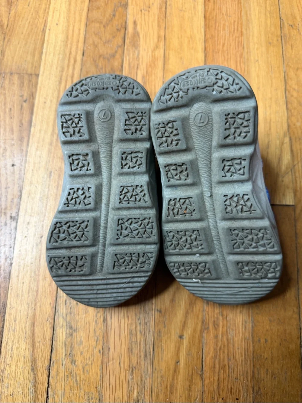 OshKosh B'gosh size 7 toddler Blue sport sandals